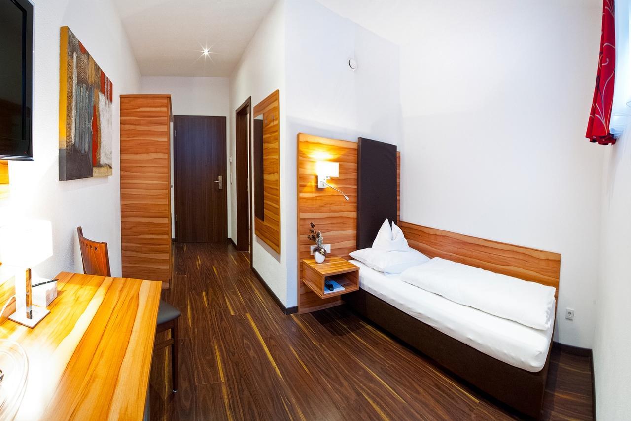 Hotel-Renner Buchbach الغرفة الصورة
